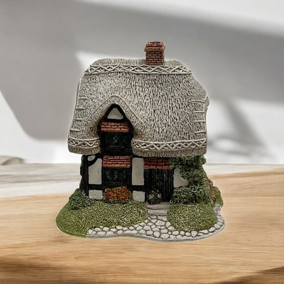 Lilliput Lane Granny Smiths Cottage With Deed from 1992 - Picture 1 of 11